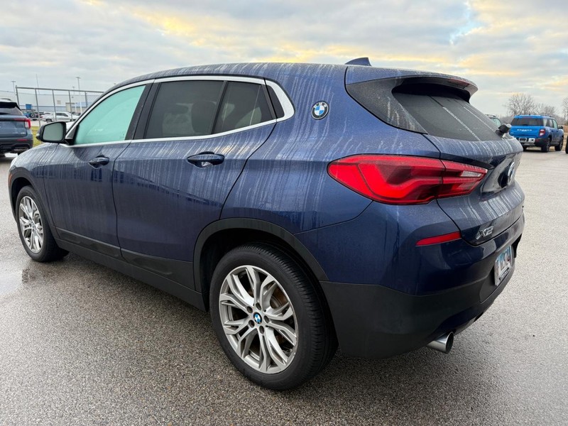 BMW X2 Vehicle Full-screen Gallery Image 03