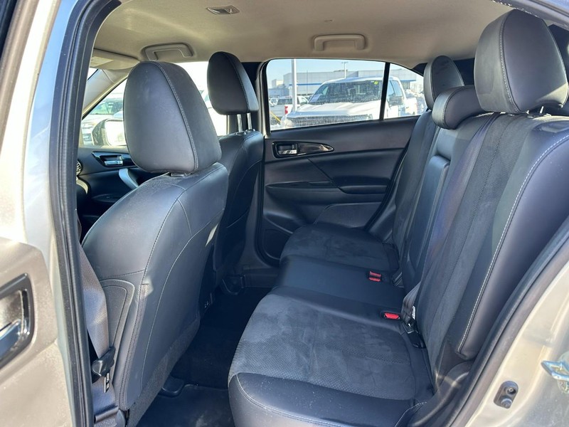 Mitsubishi Eclipse Cross Vehicle Full-screen Gallery Image 10