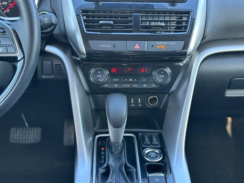 Mitsubishi Eclipse Cross Vehicle Full-screen Gallery Image 14