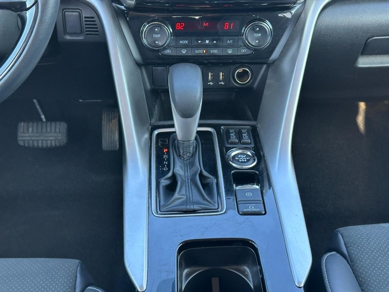 Mitsubishi Eclipse Cross Vehicle Full-screen Gallery Image 15