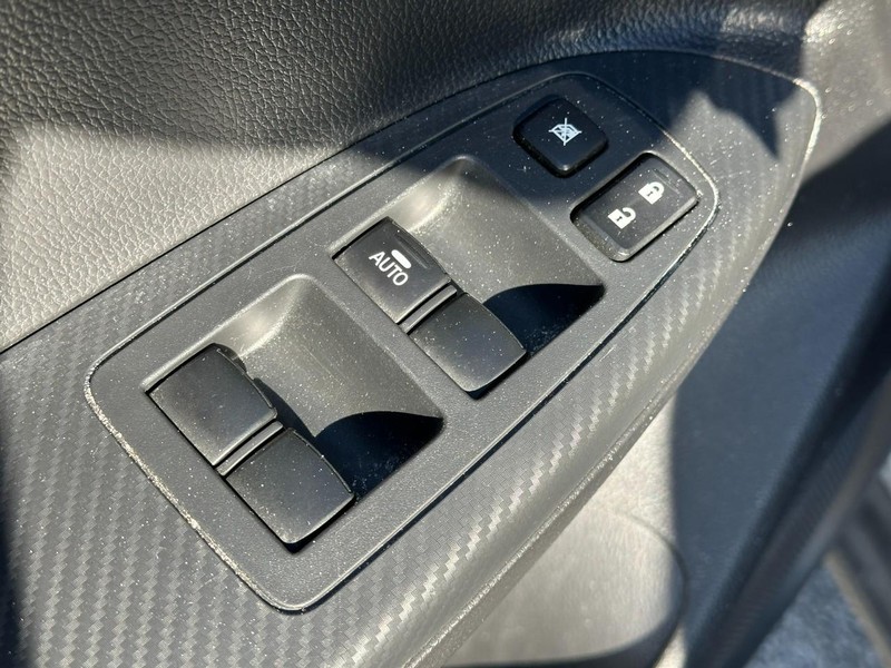 Mitsubishi Eclipse Cross Vehicle Full-screen Gallery Image 17