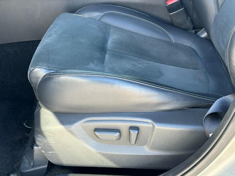 Mitsubishi Eclipse Cross Vehicle Full-screen Gallery Image 18