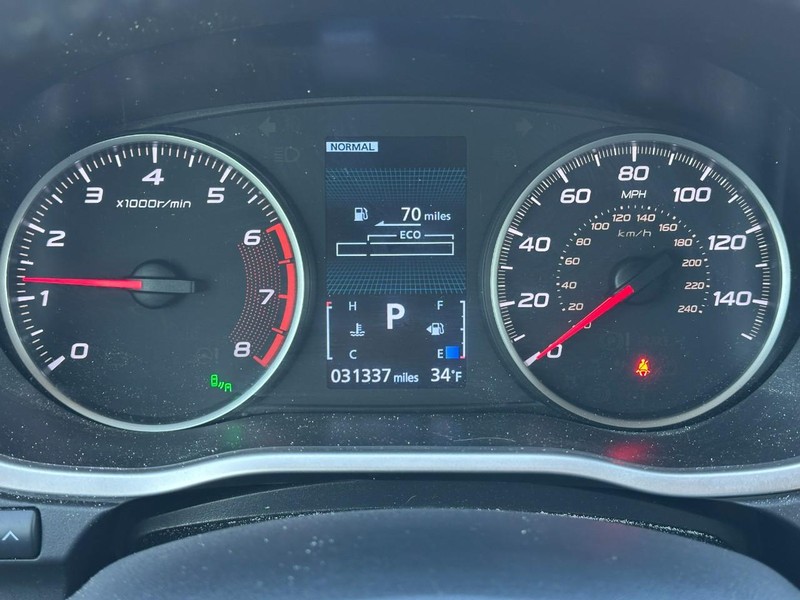 Mitsubishi Eclipse Cross Vehicle Full-screen Gallery Image 21