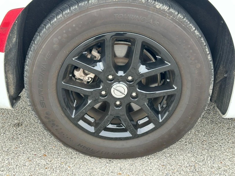 Chrysler Pacifica Vehicle Full-screen Gallery Image 06