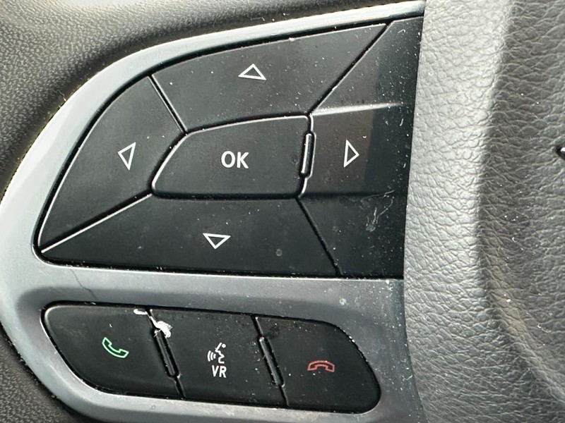 Chrysler Pacifica Vehicle Full-screen Gallery Image 20