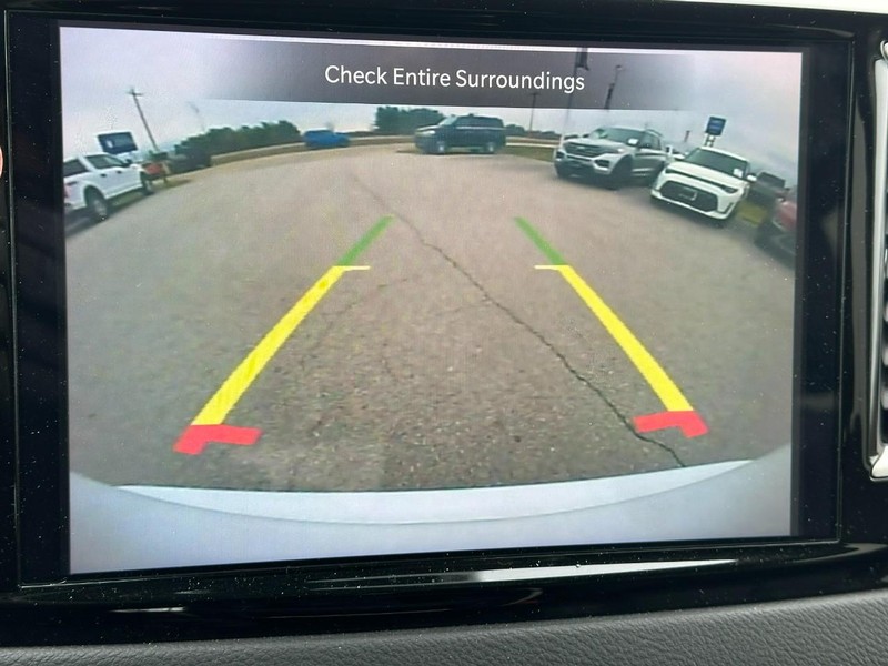 Chrysler Pacifica Vehicle Full-screen Gallery Image 22