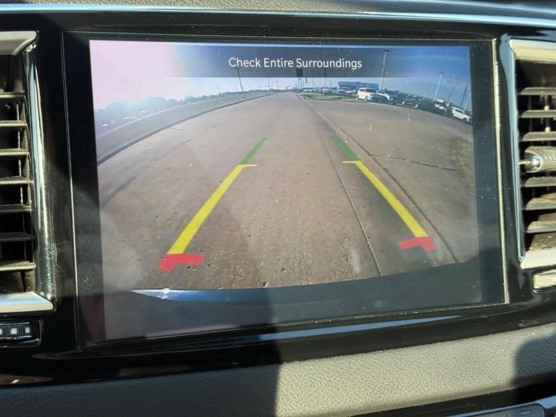 Chrysler Pacifica Vehicle Full-screen Gallery Image 18