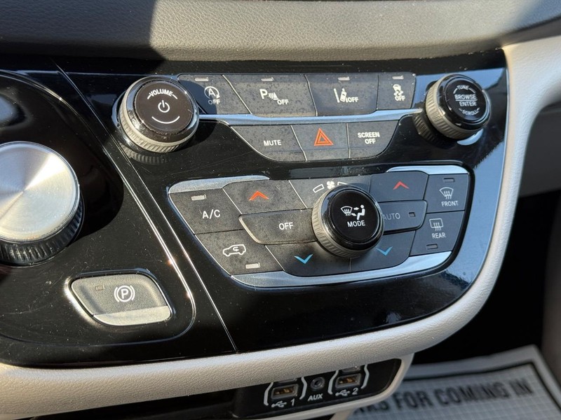 Chrysler Pacifica Vehicle Full-screen Gallery Image 20