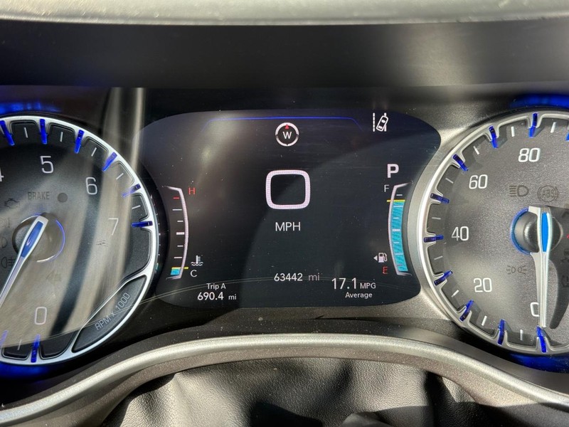 Chrysler Pacifica Vehicle Full-screen Gallery Image 23