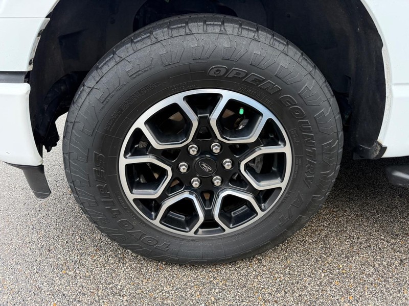 Ford F-150 Vehicle Full-screen Gallery Image 2