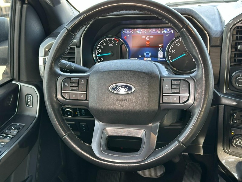 Ford F-150 Vehicle Full-screen Gallery Image 12