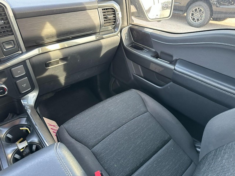 Ford F-150 Vehicle Full-screen Gallery Image 15