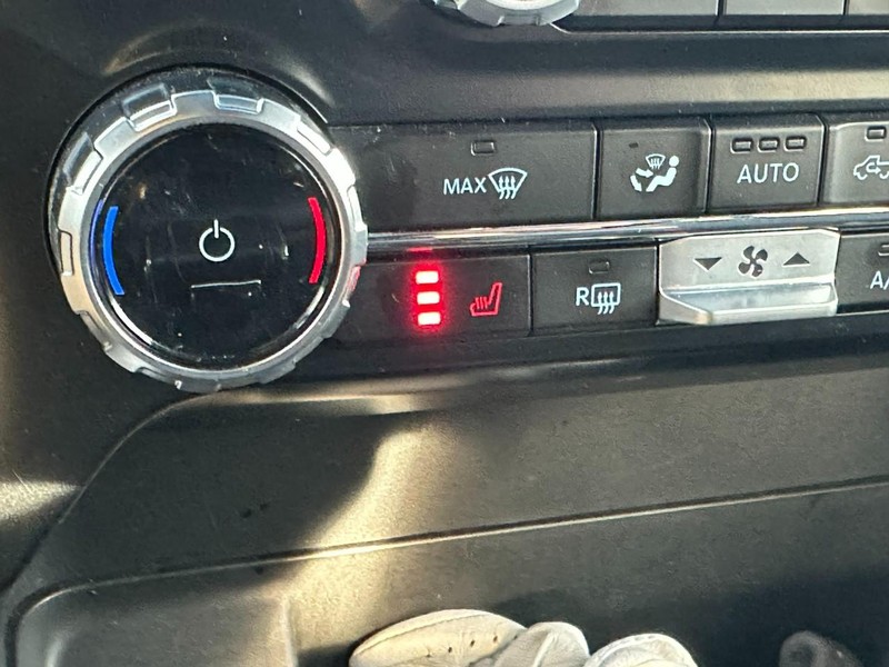 Ford F-150 Vehicle Full-screen Gallery Image 21