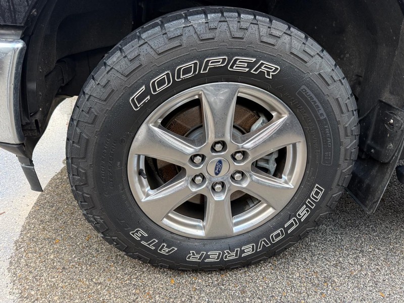 Ford F-150 Vehicle Full-screen Gallery Image 2