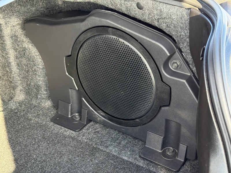 Ford Mustang Vehicle Full-screen Gallery Image 7