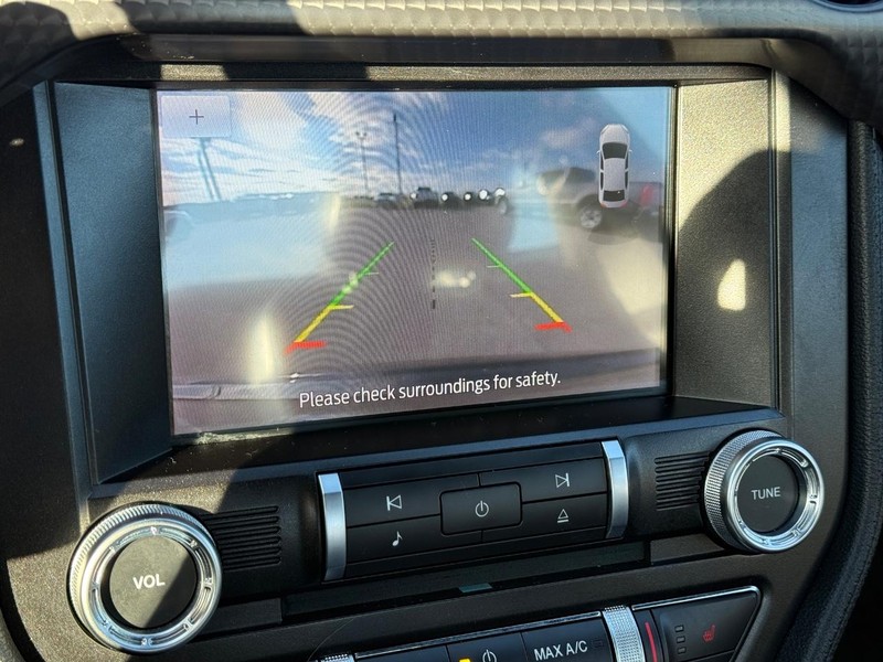 Ford Mustang Vehicle Full-screen Gallery Image 17