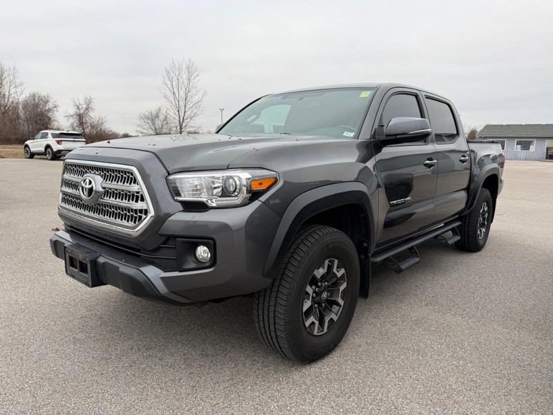 Toyota Tacoma Vehicle Full-screen Gallery Image 6