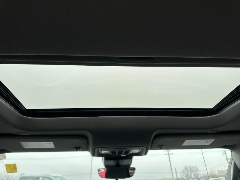 GMC Sierra 1500 Vehicle Full-screen Gallery Image 12