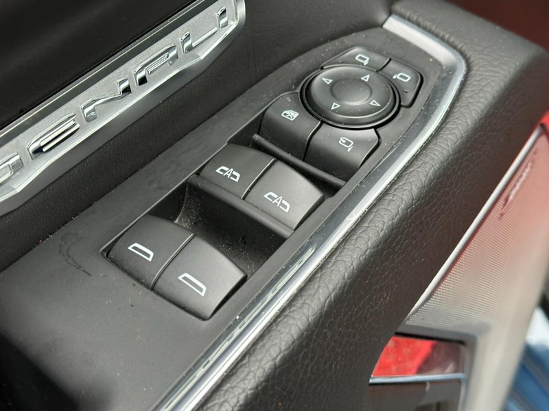 GMC Sierra 1500 Vehicle Full-screen Gallery Image 18