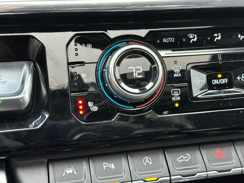 GMC Sierra 1500 Vehicle Full-screen Gallery Image 24