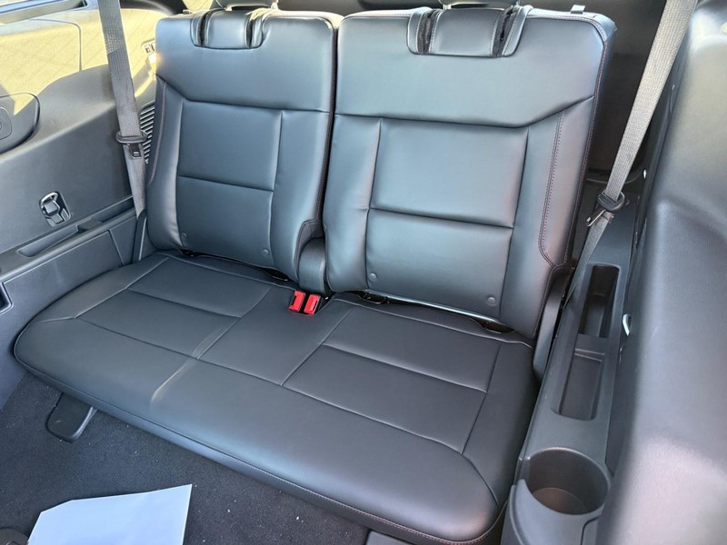 Ford Explorer Vehicle Full-screen Gallery Image 5