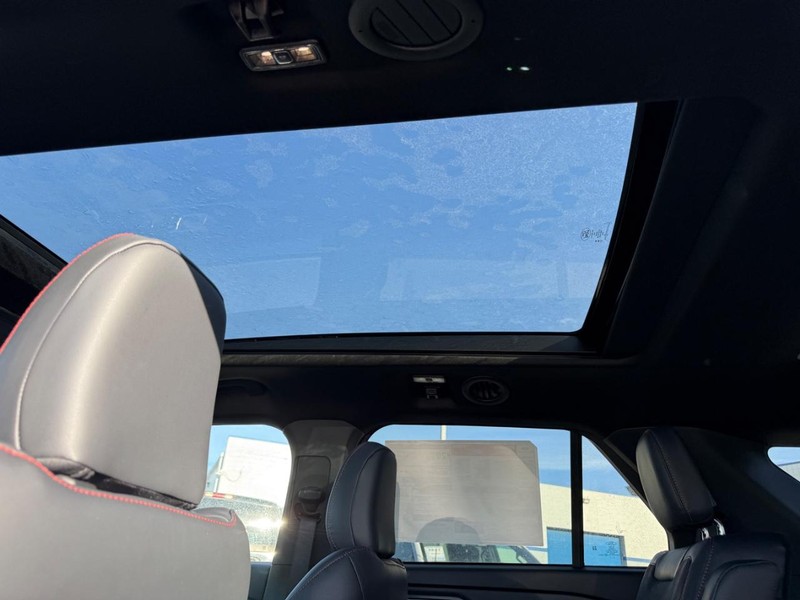 Ford Explorer Vehicle Full-screen Gallery Image 7