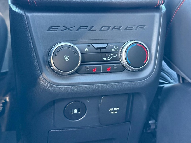 Ford Explorer Vehicle Full-screen Gallery Image 8