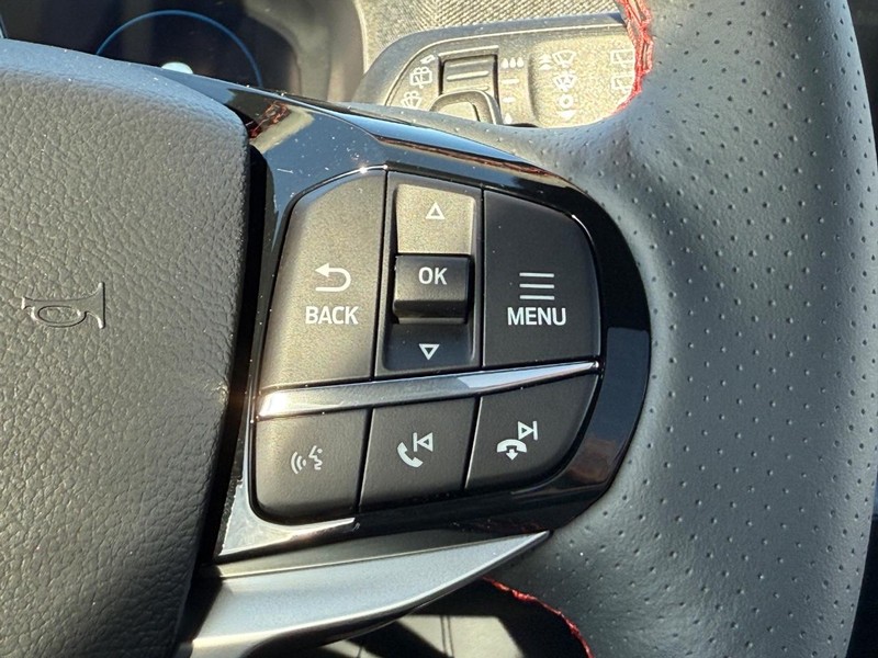 Ford Explorer Vehicle Full-screen Gallery Image 12