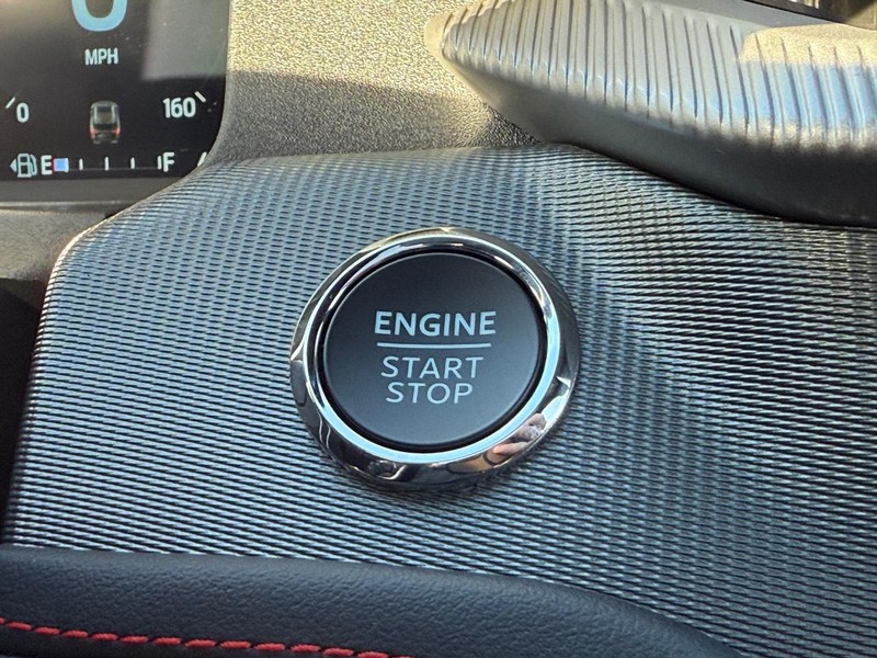 Ford Explorer Vehicle Full-screen Gallery Image 13