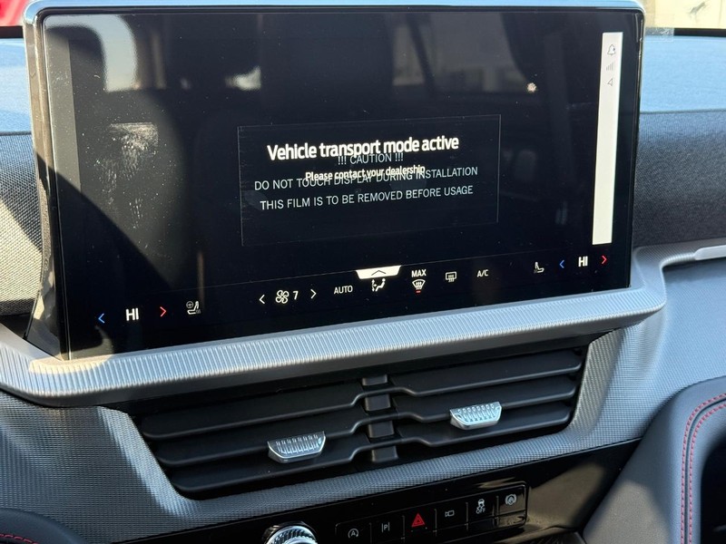 Ford Explorer Vehicle Full-screen Gallery Image 14