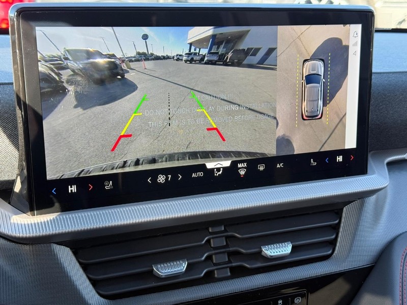 Ford Explorer Vehicle Full-screen Gallery Image 15