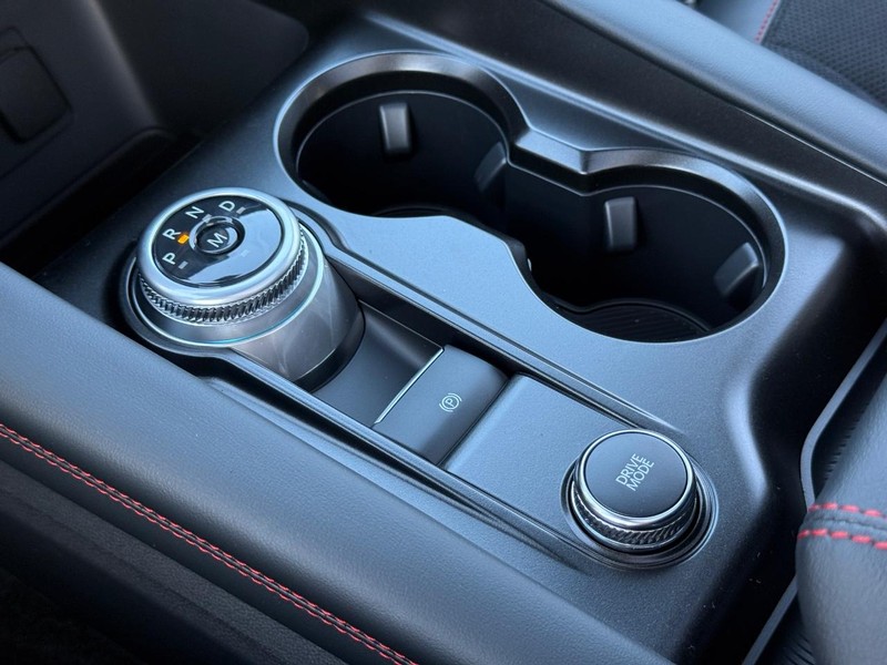 Ford Explorer Vehicle Full-screen Gallery Image 17