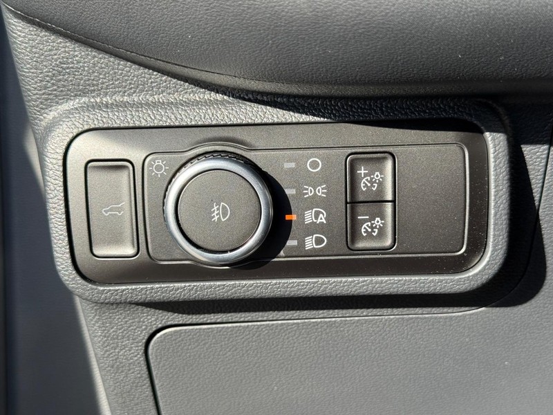 Ford Explorer Vehicle Full-screen Gallery Image 19