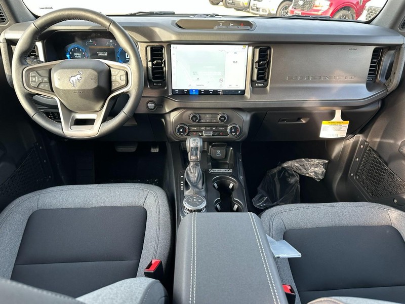 Ford Bronco Vehicle Full-screen Gallery Image 5