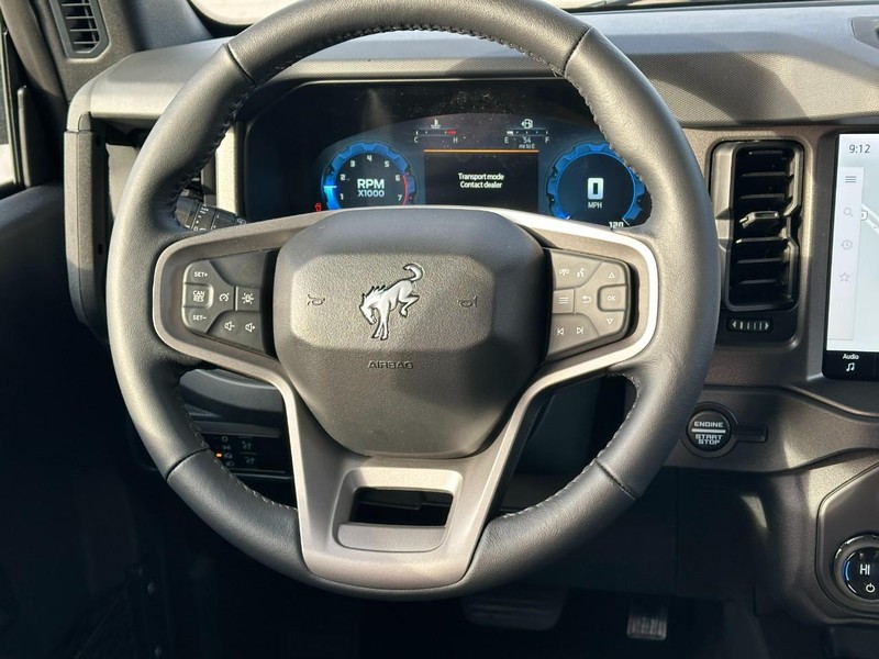 Ford Bronco Vehicle Full-screen Gallery Image 6