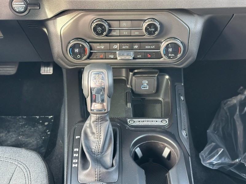 Ford Bronco Vehicle Full-screen Gallery Image 8