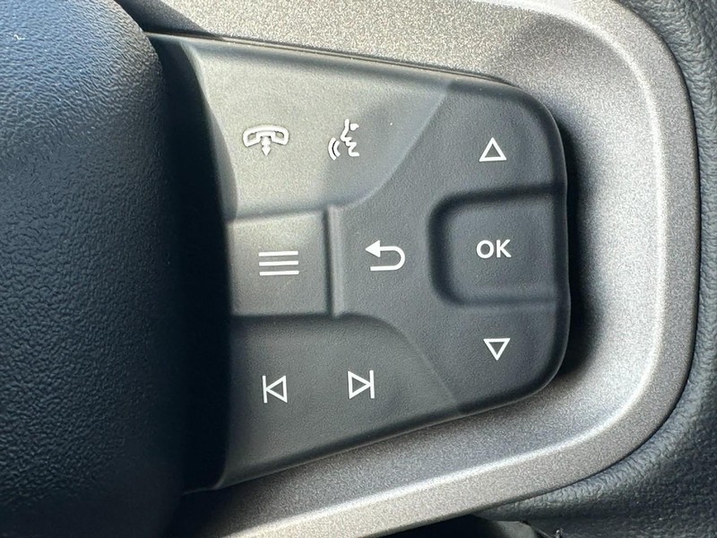 Ford Bronco Vehicle Full-screen Gallery Image 12