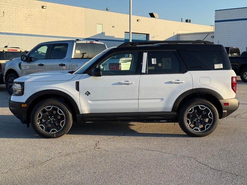 Ford Bronco Sport Vehicle Full-screen Gallery Image 2