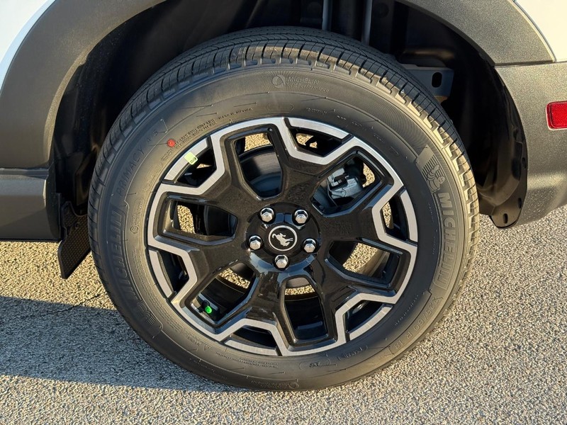 Ford Bronco Sport Vehicle Full-screen Gallery Image 4