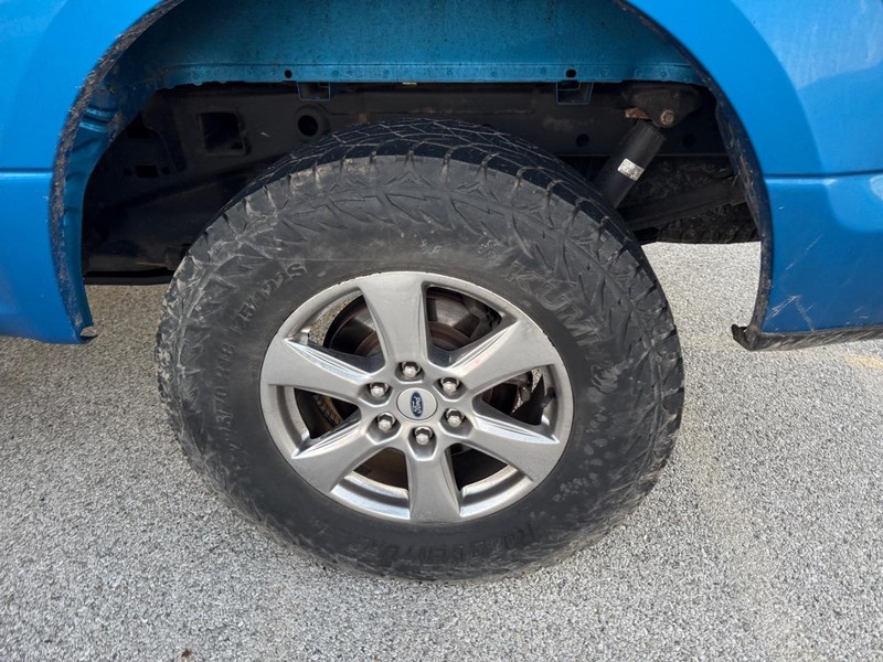 Ford F-150 Vehicle Full-screen Gallery Image 3