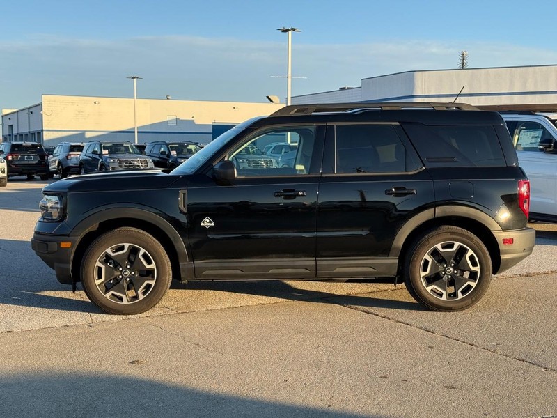 Ford Bronco Sport Vehicle Full-screen Gallery Image 02