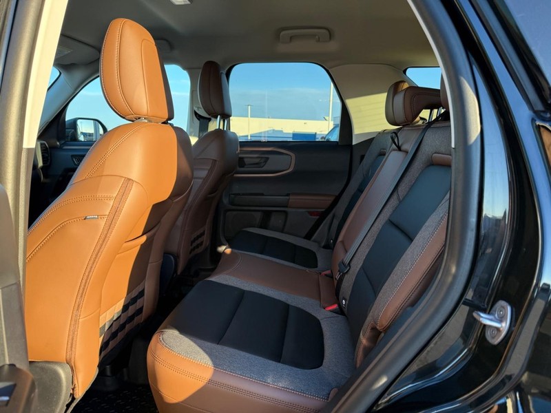 Ford Bronco Sport Vehicle Full-screen Gallery Image 11