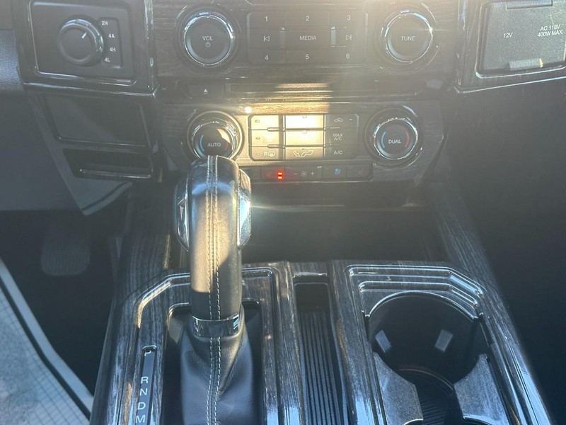 Ford F-150 Vehicle Full-screen Gallery Image 14