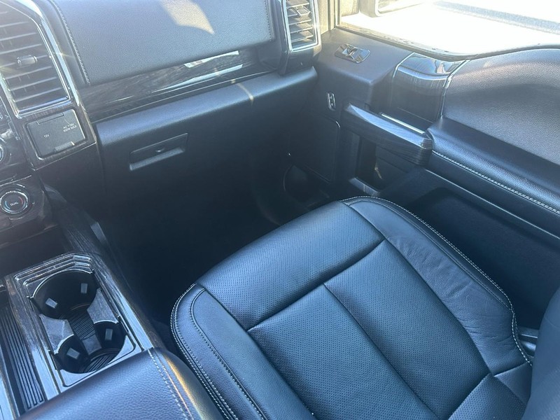 Ford F-150 Vehicle Full-screen Gallery Image 15