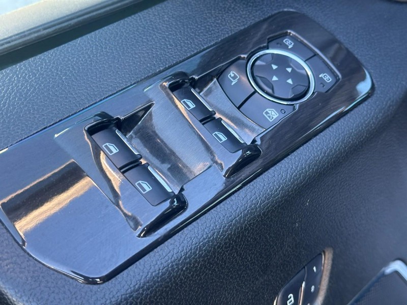 Ford F-150 Vehicle Full-screen Gallery Image 16