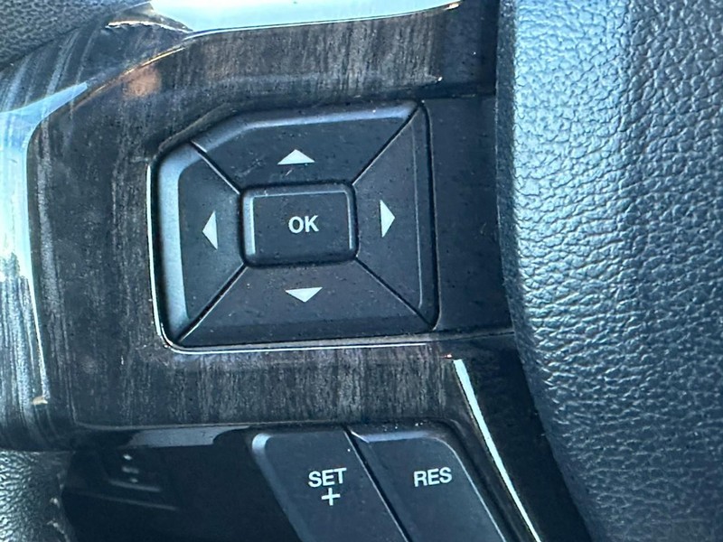 Ford F-150 Vehicle Full-screen Gallery Image 19