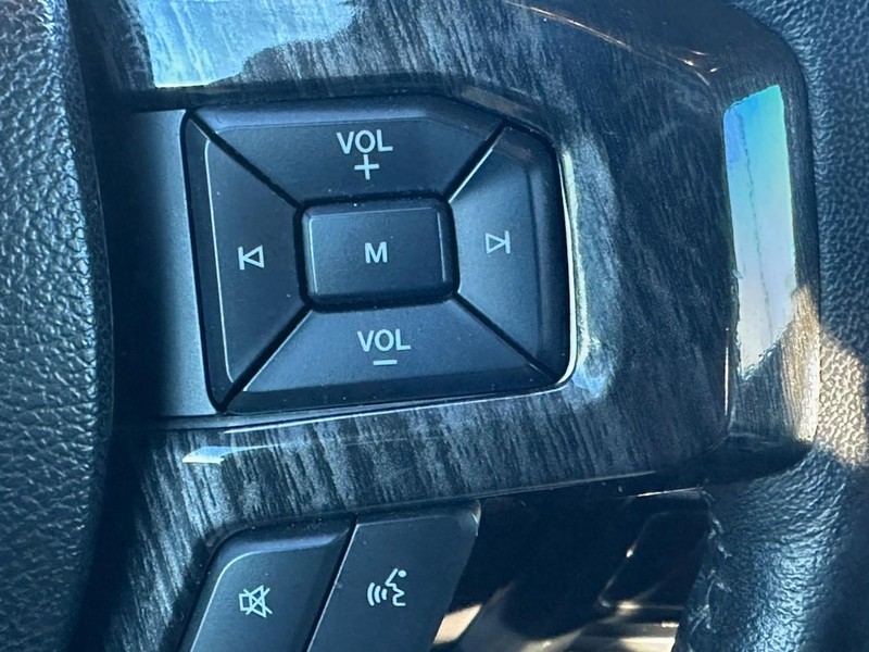 Ford F-150 Vehicle Full-screen Gallery Image 20