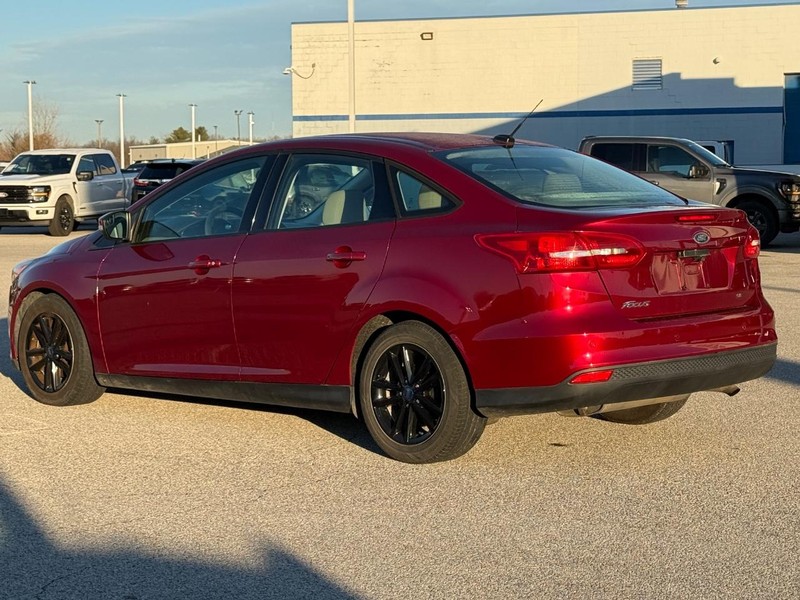 Ford Focus Vehicle Full-screen Gallery Image 3