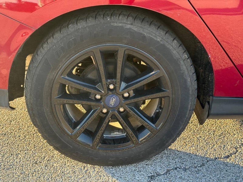 Ford Focus Vehicle Full-screen Gallery Image 7