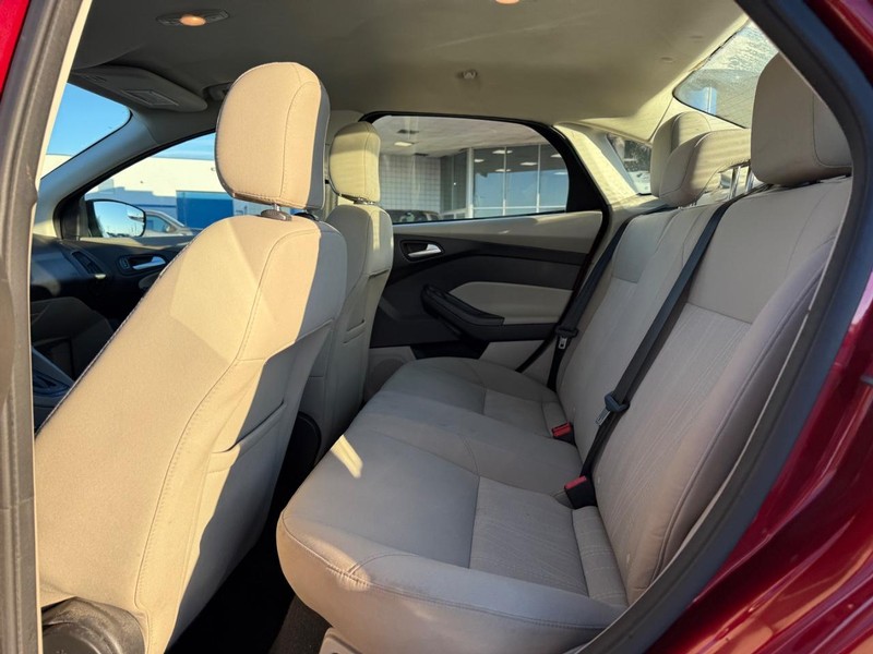 Ford Focus Vehicle Full-screen Gallery Image 10